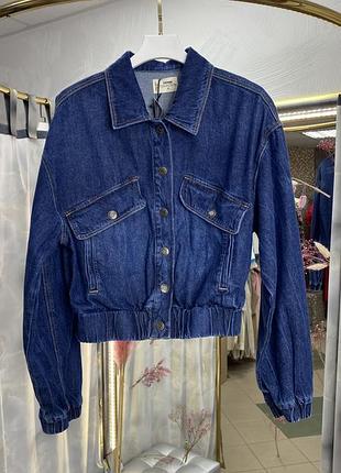 Коротенька джинсова куртка бренду tally weijl