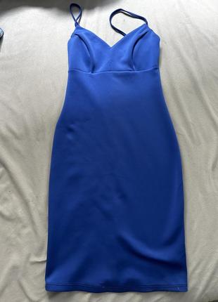 Платье на бретелях