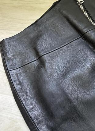 Кожаная юбка stradivarius с молнией4 фото
