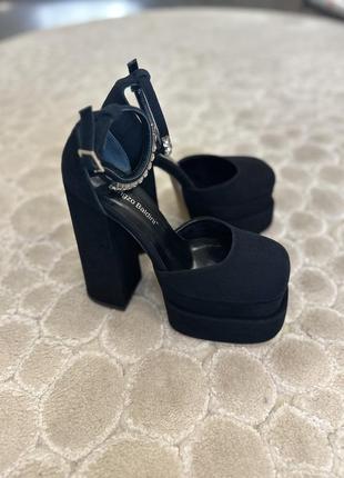 Туфли в стиле versace