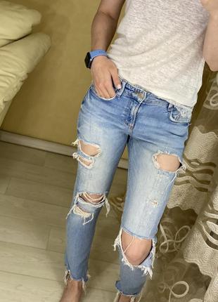 Джинсы zara рваные