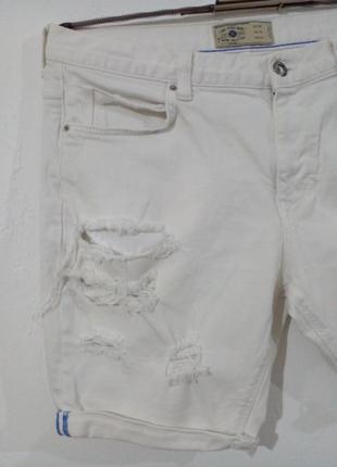 Белые шорты с дирками3 фото