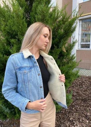 Джинсовка levi's шерпа женская оригинал куртка джинсовая утепленная