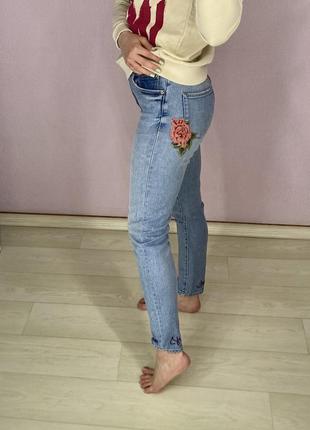 Джинси zara з квіткою
