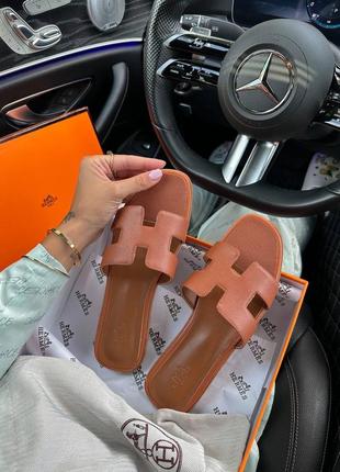 Жіночі шльопанці в стилі hermes oran slippers  beige  premium.