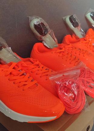 Женские кроссовки