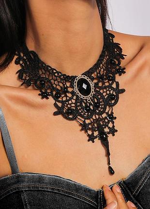 Текстильное кружевное колье в викторианском стиле