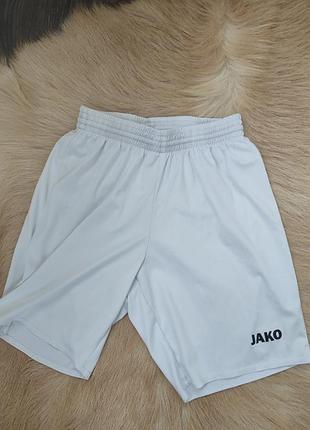 Белые спортивные шорты jako