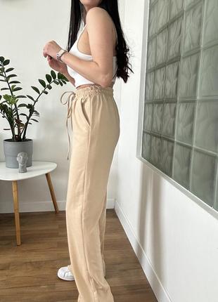 Стильні широкі базові штани з розрізом2 фото