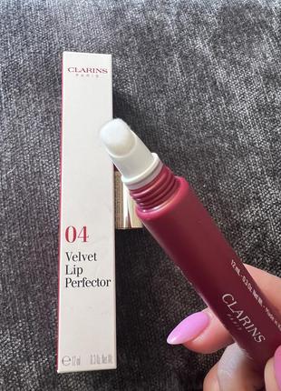 Clarins velvet lip perfector зволожуючий матовий бальзам6 фото