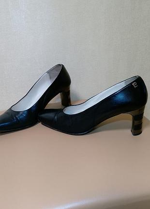 Кожаные туфли pierre cardin.