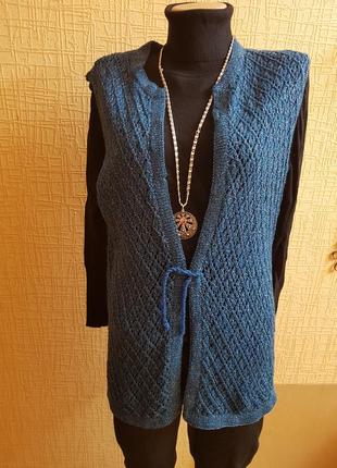 Жилетка нарядна з люрексом.