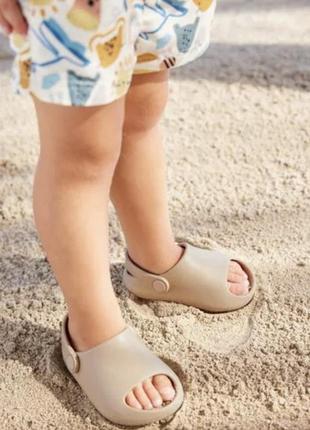 Детские сандалии пантолеты кроксы пляжные (унисекс) с ремешком tu (англия)8 фото