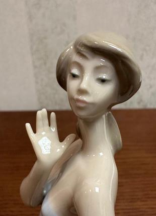 Фарфоровая статуэтка lladro «кокетка». 6