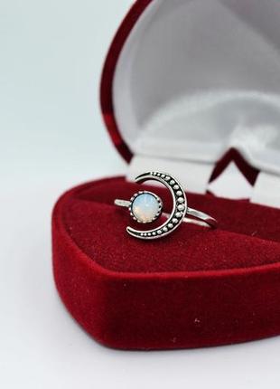 Кольцо с искусственным камнем
