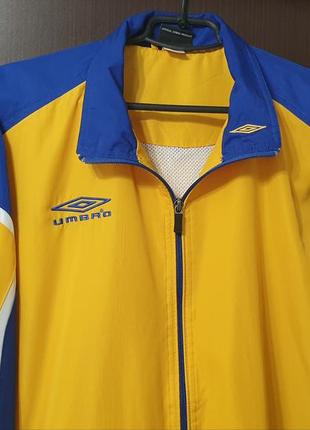 Оригинальная спортивная куртка от британского бренда umbro. как новая.