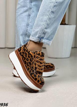 Жіночі замшеві кросівки снікерси з леопардовим принтом на високій підошві5 фото