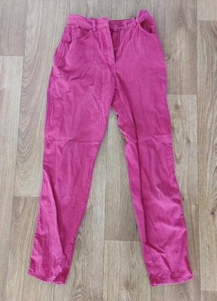 Женские джинсы розовые