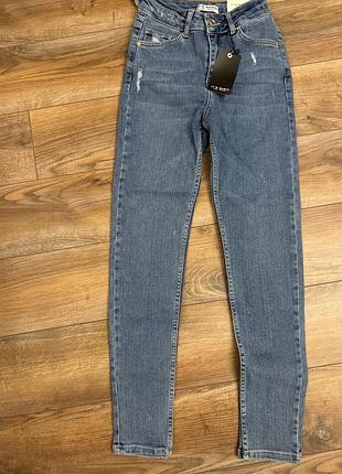 It uslubidagi ichki kiyimdagi jojalarning fotosuratlari