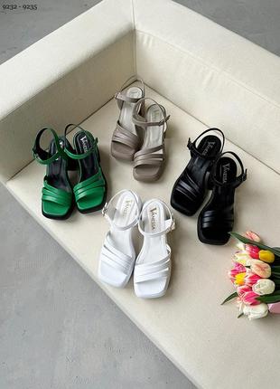 Красивые кожаные босоножки на удобных толстых каблуках черные белые бежевые зеленые2 фото
