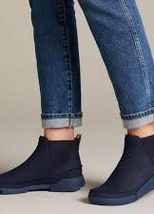 Стильные замшевые ботинки/ботильоны на танкетке clarks. англия.