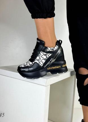 Чорні та білі жіночі снікерси кросівки на високій підошві платформі4 фото