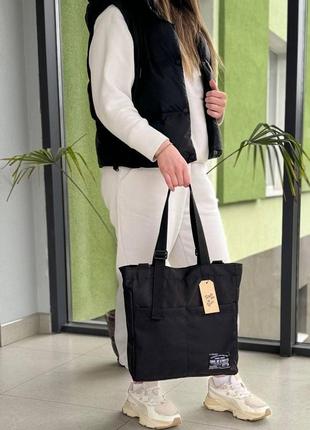Женская черная сумка-шоппер с плечевым ремнем.2 фото