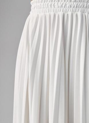 Плиссированная юбка миди белая5 фото