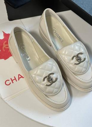 Лоферы в стиле chanel черные белые кожа