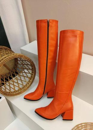 Сапоги из натуральной итальянской кожи на каблуках женские