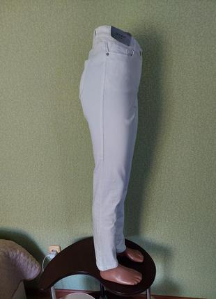 Белые базовые джинсы скинни стрейч5 фото