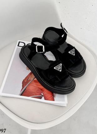 Трендовые женские босоножки