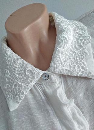 Винтажная блуза с кружевным воротником.