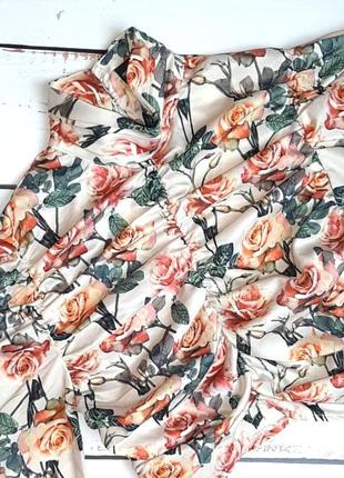 1+1=3 стильна бежева святкова блуза в розах prettylittlething, розмір 44 - 469 фото