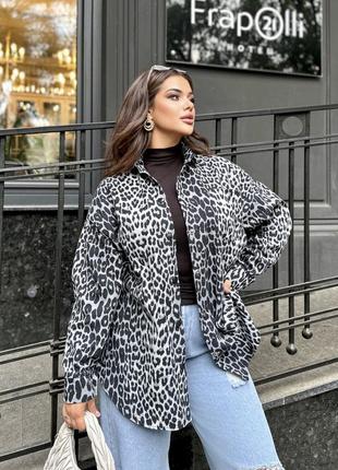 Джинсовая рубашка oversize с леопардовым принтом
