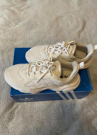 Кроссовки белые adidas2 фото