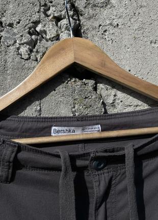 Крутые карго брюки bershka из новых коллекций6 фото