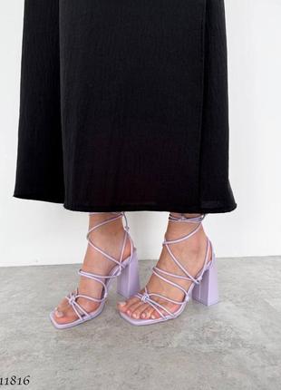 Босоножки сандали фиолетовые лиловые на высоком каблуке широком устойчивом на завязках2 фото