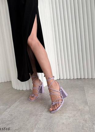 Босоножки сандали фиолетовые лиловые на высоком каблуке широком устойчивом на завязках7 фото