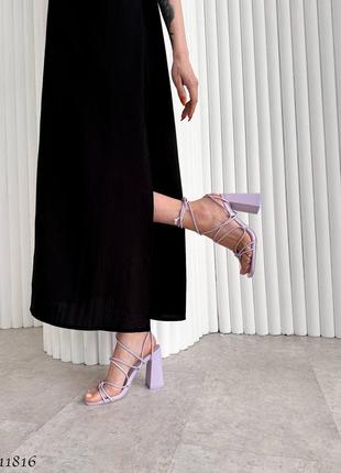 Босоножки сандали фиолетовые лиловые на высоком каблуке широком устойчивом на завязках10 фото