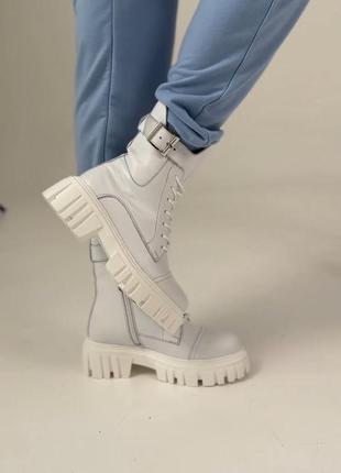 Белые высокие ботинки с пряжками4 фото