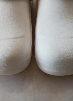 Білі крокси шльопанці сабо  бренду crocs croslite uk m7- w9 eur 39-405 фото