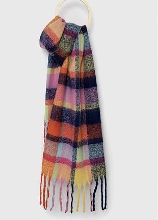 Яркий и теплящий шарф 🧣