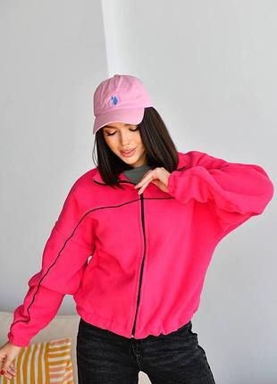 Жіноча куртка на кулісці 🍂