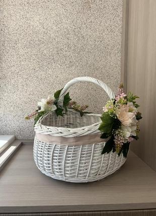 Пасхальний кошик корзина з квітами