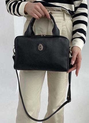 Большая черная сумка с карманами из натуральной лаковой кожи женская4 фото
