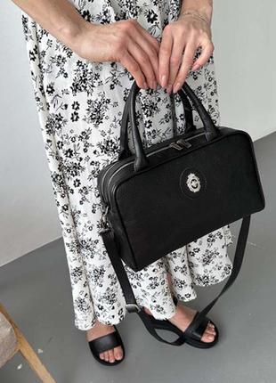 Жіноча чорна сумка саквояж з кишенями з натуральної лакової шкіри жіноча2 фото