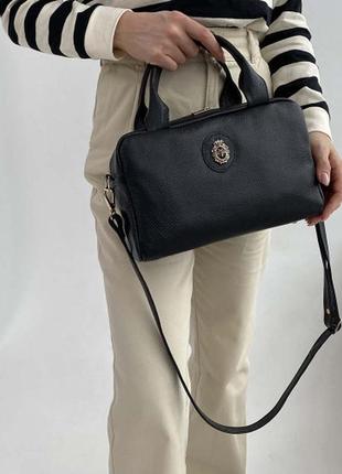 Большая черная сумка с карманами из натуральной лаковой кожи женская7 фото
