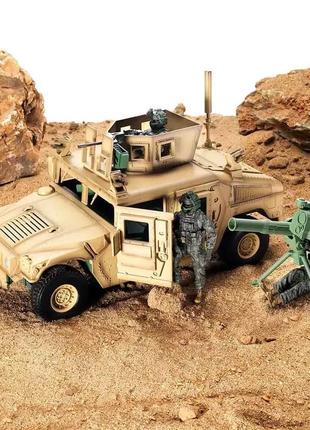 Армійський військовий бронеавтомобіль humvee m1114 з військовим і аксесуарами