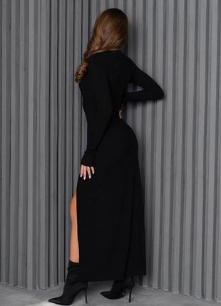 Черное трикотажное платье с вырезом4 фото